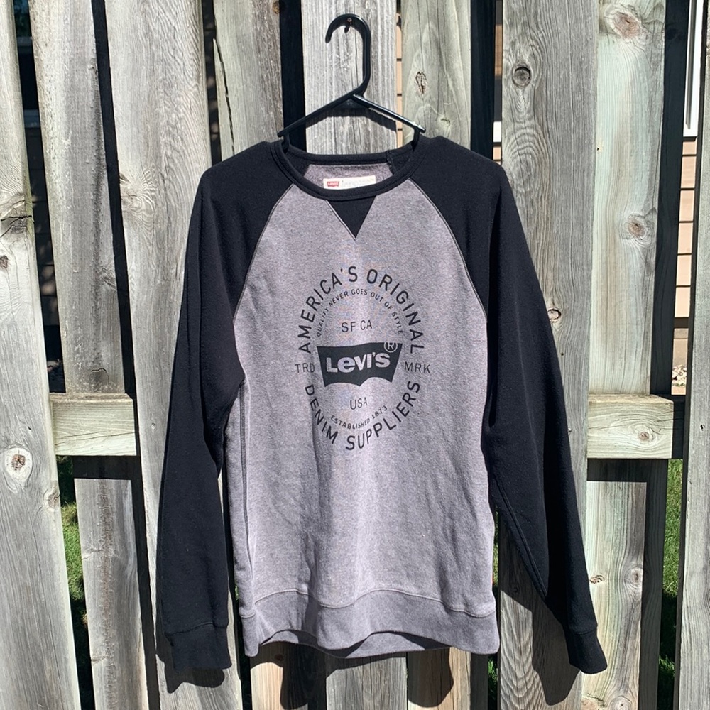 Levi’s men’s fleece baseball style sweatshirt